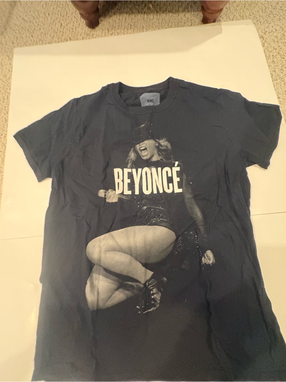 Beyoncé On The Run Tour T-Shirt Size Medium - Picture 2 of 4